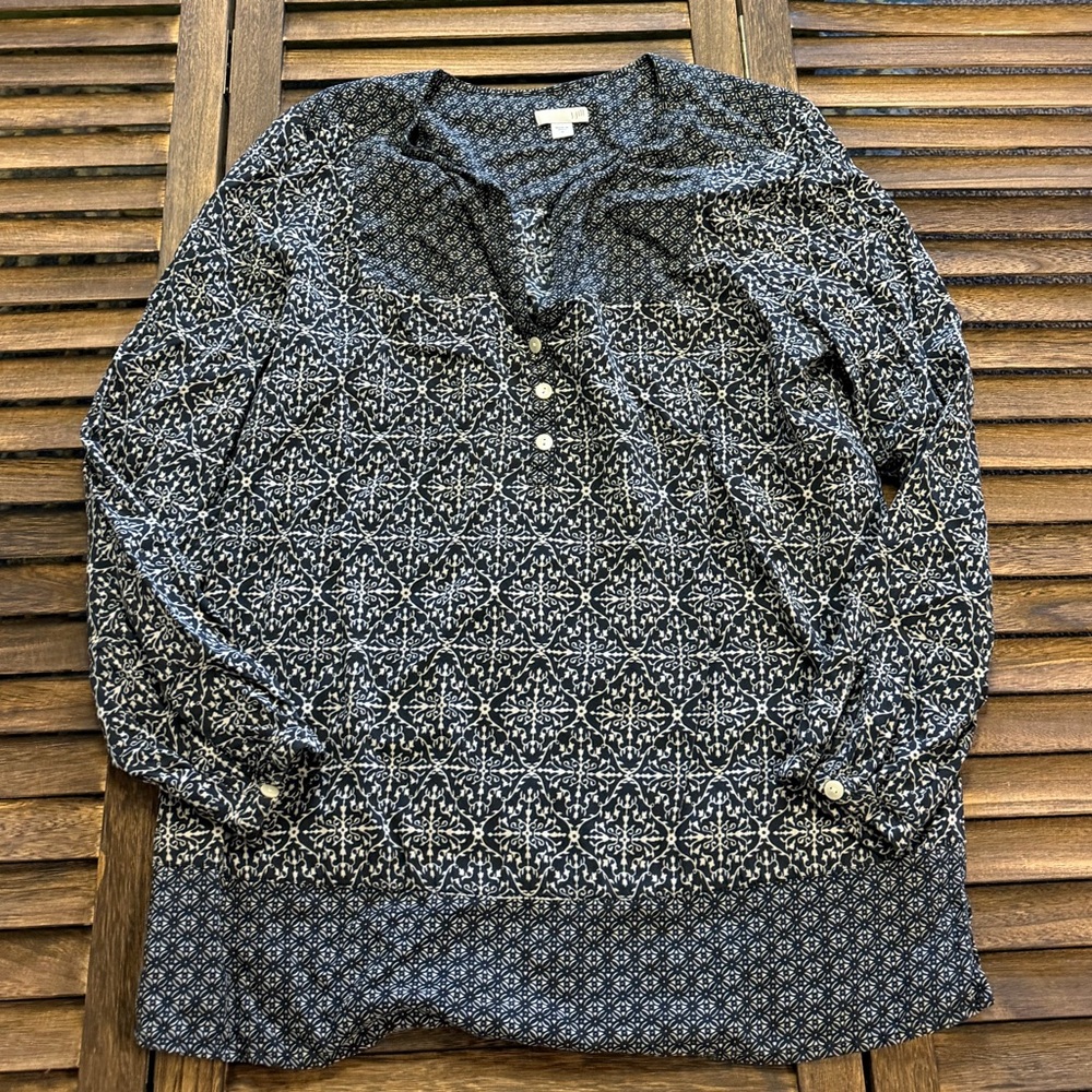 J. Jill Black and White Geometric Henley Blouse Button Details, Wrinkle-Free Med